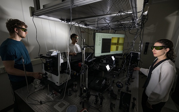 Lập bản đồ truyền nhiệt bằng hạt nano phát quang: Tiến bộ đột phá trong công nghệ điện tử